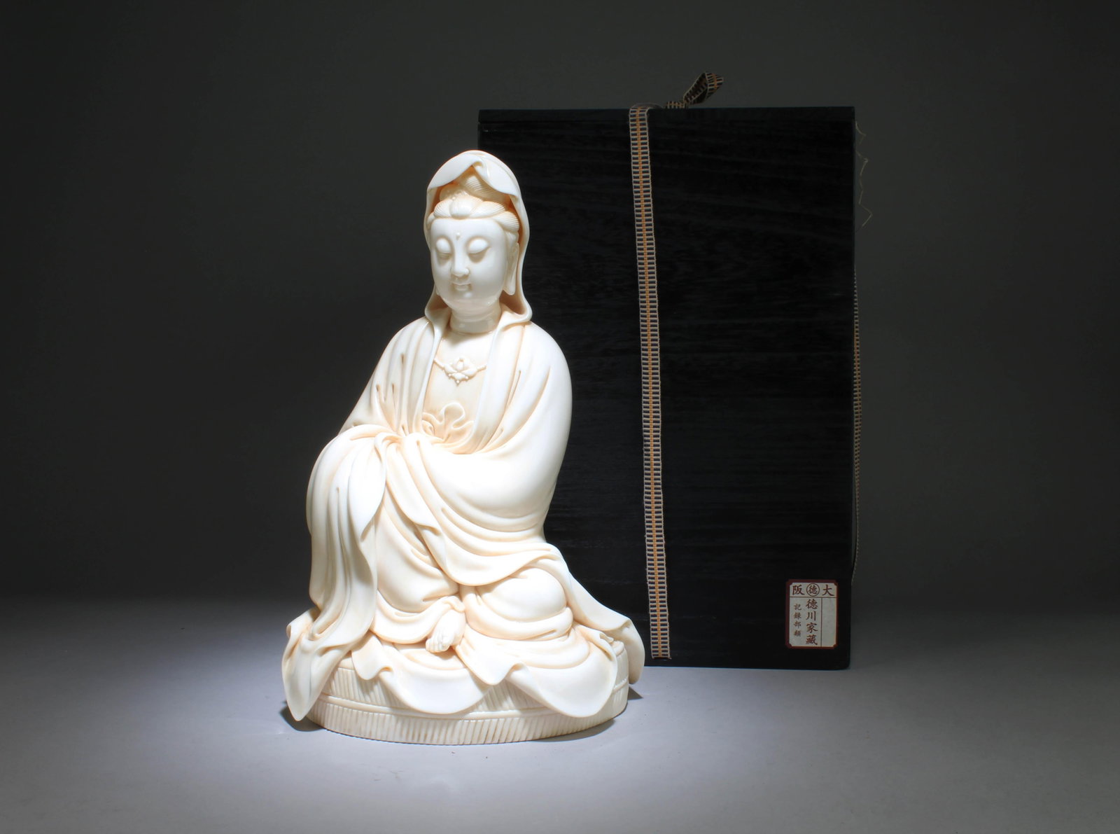 A Blanc De Chine Standing Guanyin Statue: A Blanc De Chine Standing Guanyin Statue. A Blanc De Chine Standing Guanyin Statue.Dimensions: 13.7" x 8.5"