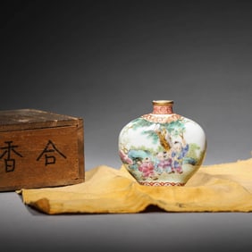 Famille Rose Boys Playing Snuff Bottle