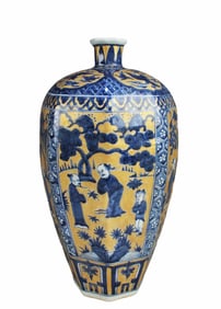 Chinese Octagonal-Shaped Porcelain Vase