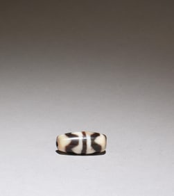 Antique Tibetan Dzi Bead