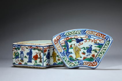 Wucai Glaze Figure Story Box and Cover