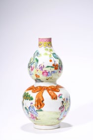 Famille Rose Longevity Double-Gourd-Shaped Vase