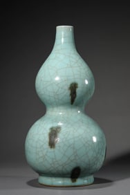 Celadon-Glazed Double-Gourd-Shaped Vase