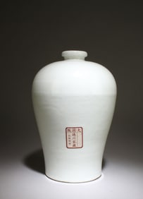 A White Glazed Vase with Engraved Dragon