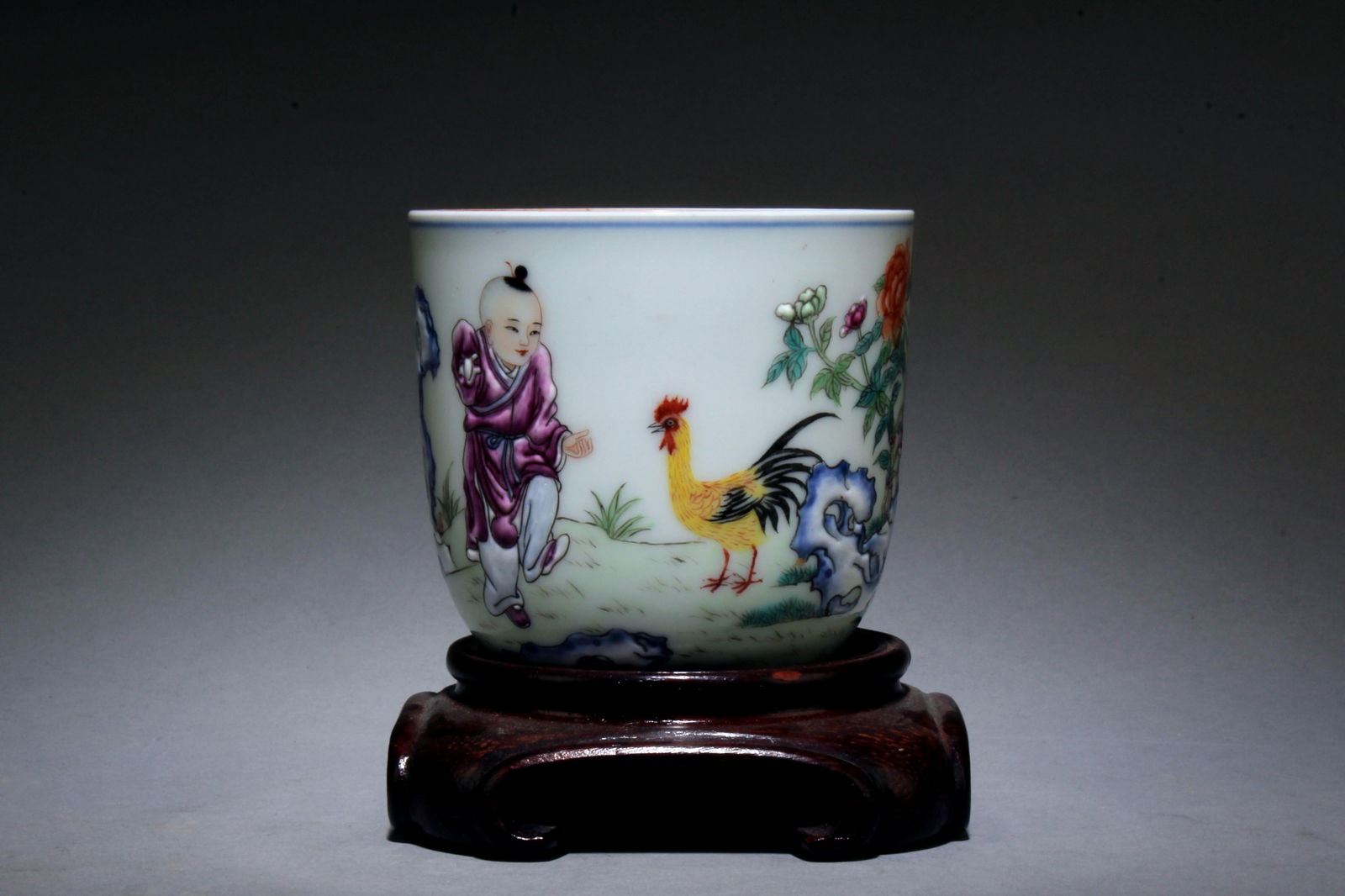 A Fencai Cup with Stand: A Fencai Cup with Stand. Dimensions: 3.3" x 3.25".