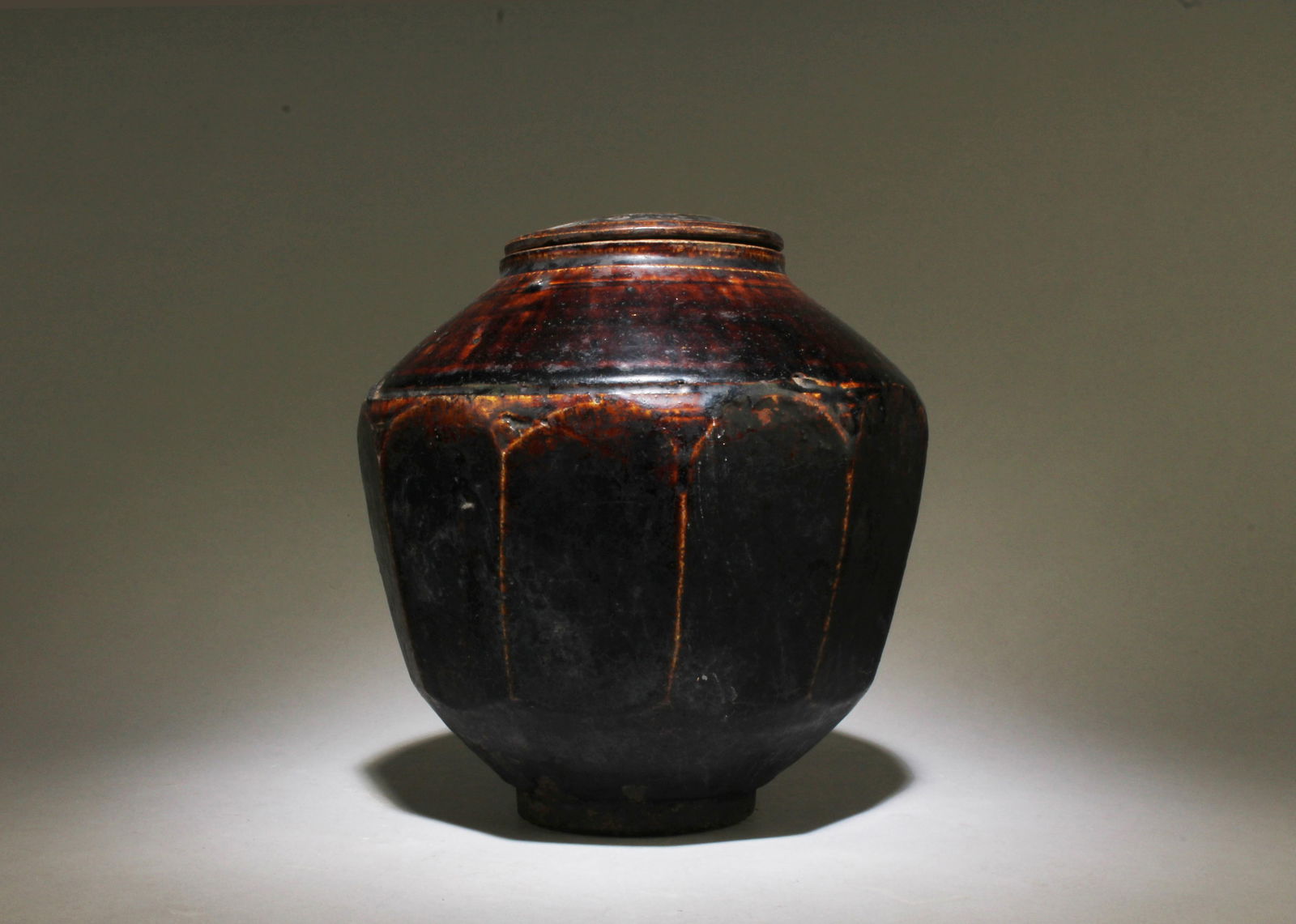 A Korean Vase with Lid (1 of 5)