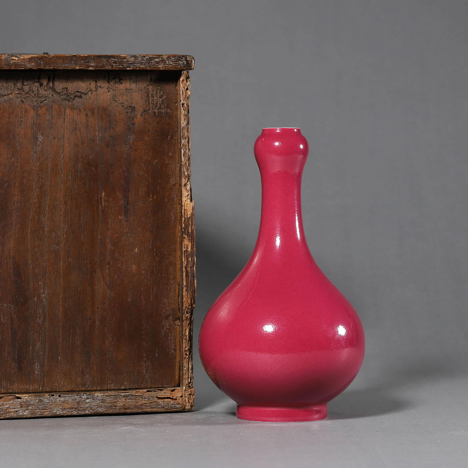 Rouge-Red Glaze Garlic-Headed Vase