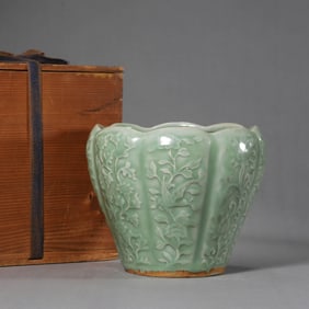 Longquan Kiln Lotus Petal Bowl