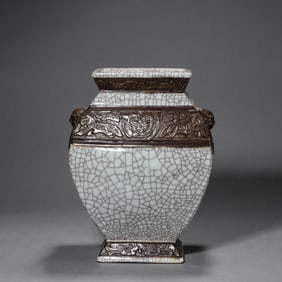 Ge Type Beast-Shape Loop Vase