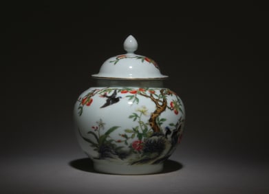 A Fencai Jar with Lid