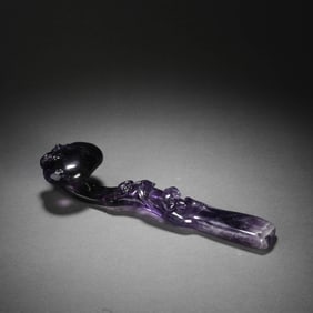 A Carved Amethyst Ruyi Scepter
