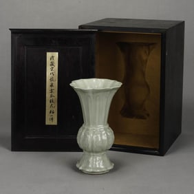 Glaze Beaker Vase