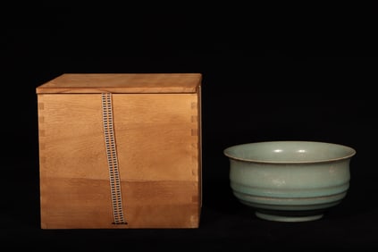 A Ru Type Bowl