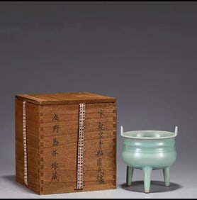 A Green Glazed Incense Burner