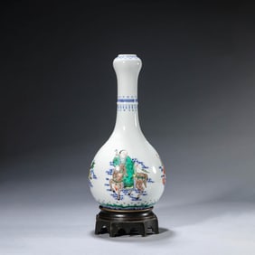 Wucai Glaze Figure Story Garlic-Head-Shaped Vase