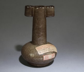 A Chinese Ge Kiln Ceramic Vase
