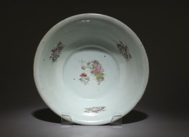 An Antique Porcelain Bowl