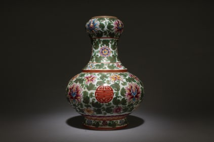 A Fencai Garlic Head Vase