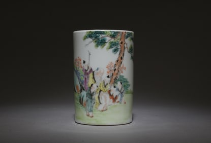 A Fencai Pen Holder