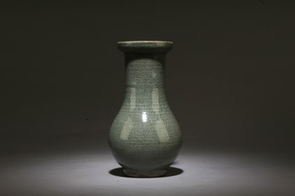 A Guanyao Vase