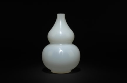 A Peking Glass Double Gourd Vase
