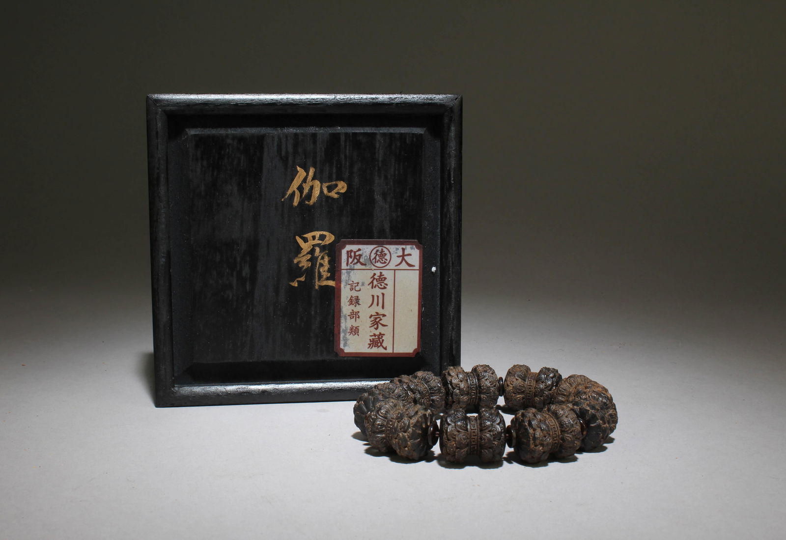 An Agarwood Bracelet: An Agarwood Bracelet. Bracelet Length: 4". Bead Diameter: 0.8.