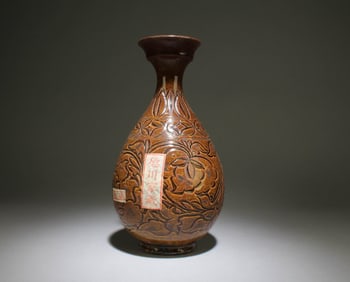 A Jizhou Engraved Vase