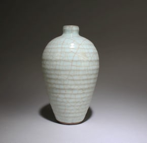 A Guanyao Vase