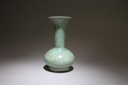 A Guanyao Vase