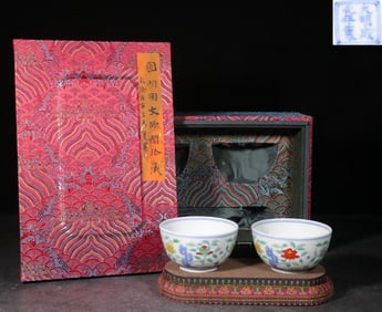 A Pair of Doucai Enamel Cups with Floral Motif