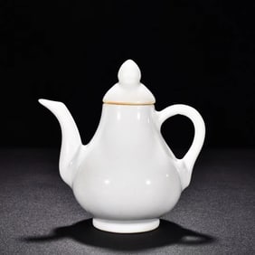 A White Glaze Pot