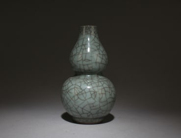 A Guanyao Double Gourd Vase