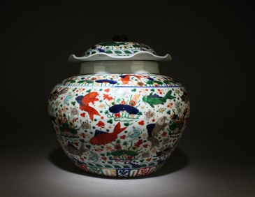 A Wucai Jar with Lid
