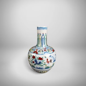 Chinese Wucai Porcelain Vase