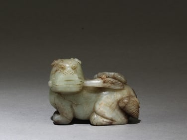 Chinese Carved Jade Mythical Beast Ornament, Ming