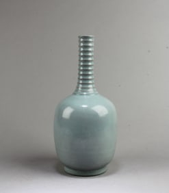 Chinese Ruyao Vase