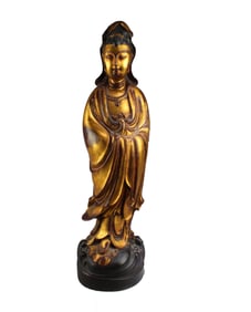 A Carved Gilt Wooden Guanyin Statue