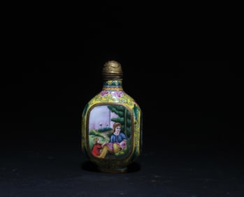 A Chinese Enamel Snuff Bottle