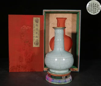 A Guan Ware Bamboo-Shaped Vase