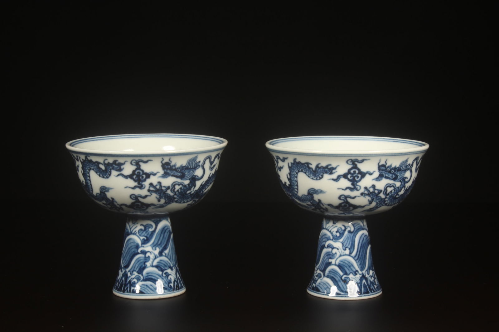 A Pair of Blue and White Cups: A Pair of Blue and White Cups. Height: 3.5"; Diameter: 3.1"