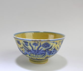Chinese Famille Jaune Porcelain Cup
