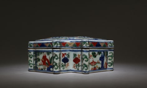 A Wucai Porcelain Container