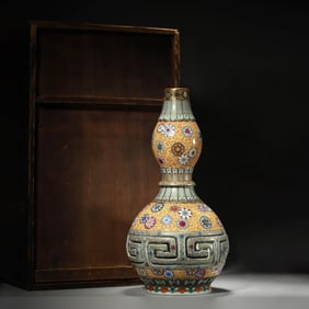 Yangcai Glaze Rotating Flower Gourd-Shape Vase