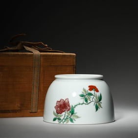 Famille Rose Flower Water Pot