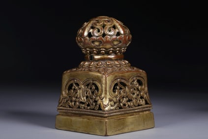 A Gilt Bronze Openwork Seal with Foliage Pattern