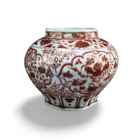 Chinese Octagonal-shaped Iron Red Porcelain Jar