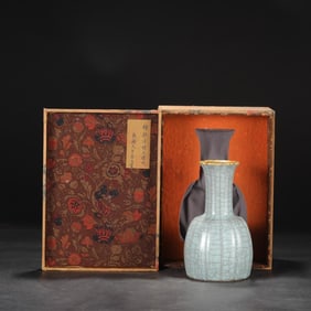 A Guan Ware Celadon Glazed Bell-Shaped Vase