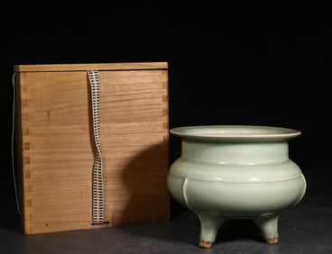 A Longquan Celadon Glazed Tripod Censer