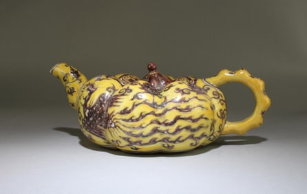 A Famille Jaune Pot