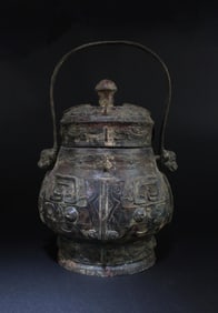 A Bronze Archaic Container